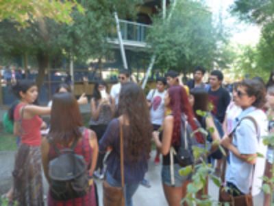 Al día siguiente, se realizó el recorrido por el Campus Juan Gómez Millas, actividad organizada el Prof. Pablo Cabrera, de de Dirección de Asuntos Estudiantiles (DAE).