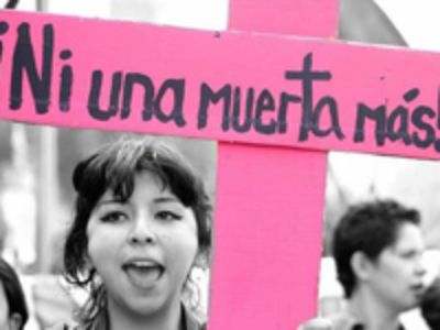El pasado 03 de Junio, un centenar de personas marcharon por el centro de Santiago contra los femicidios, con el hashtag #niunamuertamas.