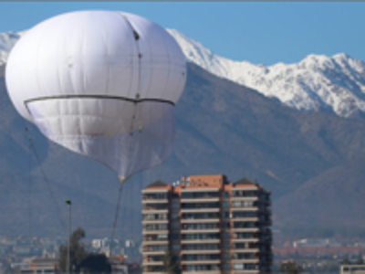 Hace un mes, los alcaldes de Las Condes y Lo Barnechea inauguraron un inédito sistema de vigilancia basado en globos aerostáticos.
