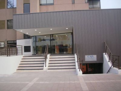 El CAPs se encuentra en la Facultad de Ciencias Sociales de la Universidad de Chile.