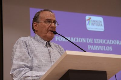 El Vicedecano de la Facultad, Raúl Atria, hizo un llamado a las disciplinas de las ciencias sociales a involucrarse aún más con el proyecto de educación.