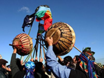 "El Convenio 169 de la OIT debiese expresarse en que, por ejemplo, los proyectos de inversión que afectan al mundo indígena sean consultados en sus propias comunidades", refuerza la socióloga. 