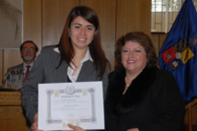 Las alumnas egresadas recibieron su certificado de egreso y sus títulos profesionales.  
