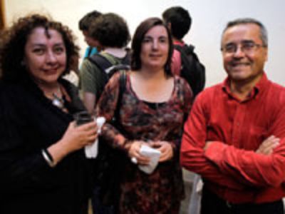 Las académicas Adriana Espinoza y Paulina Osorio, junto a Héctor Guajardo, Jefe del Departamento de Salud de la comuna de Paredones.
