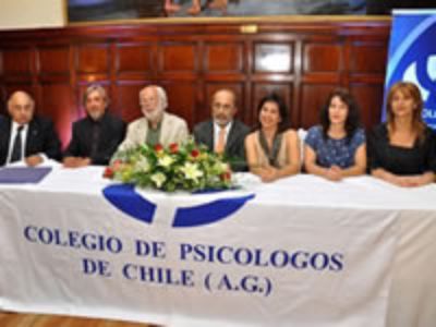 Colegio de psicólogos por primera vez entrega premios a especialidades. 