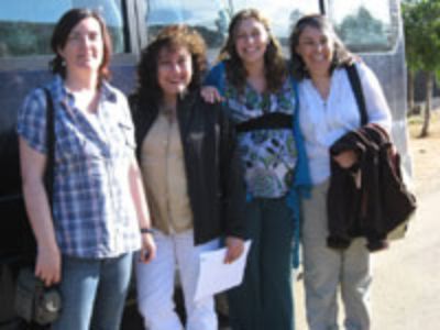 Las académicas Paulina Osorio, Adriana Espinoza, Sonia Pérez y Pamela Reyes, parte del equipo Valentín Letelier en Paredones.