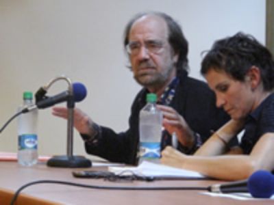 El académico Manuel Antonio Garretón analizó el contenido del capítulo político de la revista.