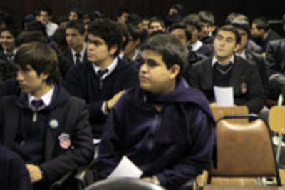 Los alumnos de cuarto medio del Instituto Nacional recibieron información de carreras y aclararon dudas sobre su futuro en la Educación Superior.