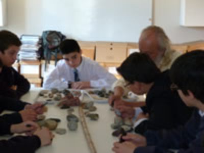 Más de un centenar de escolares visitaron el Laboratorio de Arqueología del Departamento de Antropología.  