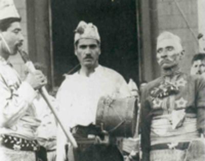 Chinos, flautero, tambor y bandera en la fiesta de Andacollo en los años 30.