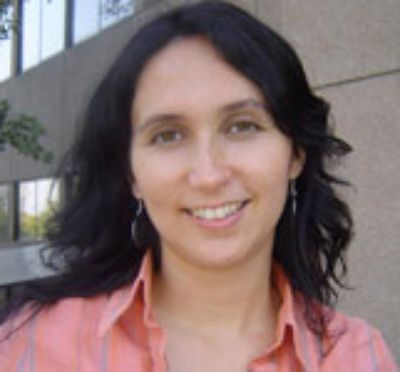 La Prof. del Departamento de Antropología de la U. de Chile, Anahí Urquiza.