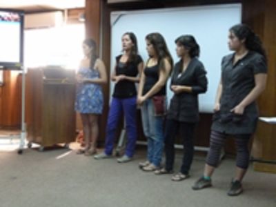 Grupo de alumnas que realizó la intervención en el Centro de Atención de la Familia, dependiente de la Municipalidad de Peñalolén.