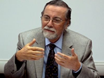 Profesor Víctor Pérez Vera, Rector de la Universidad de Chile.