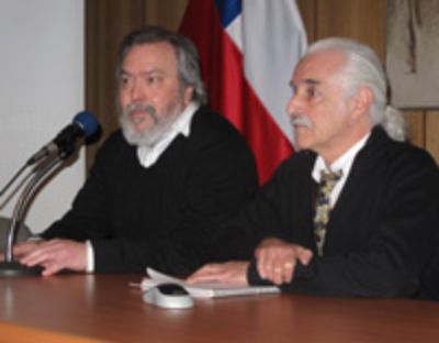 El Director del Departamento de Antropología, Eugenio Aspillaga y el Prof. Osvaldo Torres