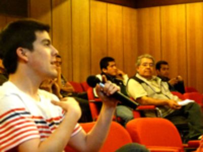 Diverso público asistió al debate sobre discriminación en el Chile actual.