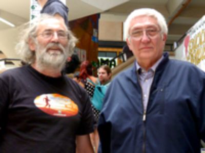 De izq. a derecha: Prof. Xabier Insausti, académico de la Universidad  del País Vasco,y Prof. Jorge Vergara, académico del Magíster de Educación de la FACSO.  