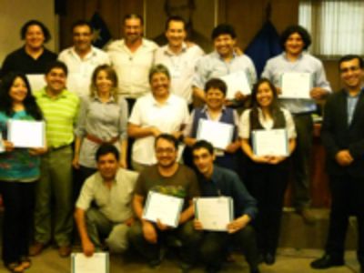 Parte de los funcionarios de la Universidad de Chile capacitados en el curso "Manejo del stress y gestión del tiempo".