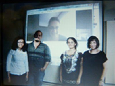 De izq. a der.: Claudia Carrillo, Ismael Muñoz, Rosario Fernández (pantalla), Jenny Radovcic y María Emilia Tijoux.