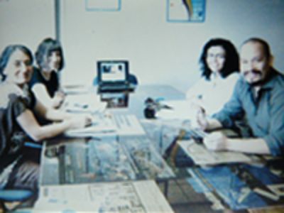 El equipo, en conexión vía Internet con una de las integrantes de la investigación.