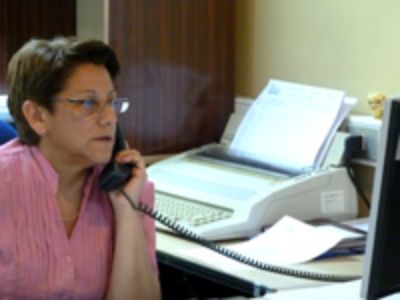 Los funcionarios de la FACSO de distintas unidades estarán trabajando para que realices con éxito tu proceso de matrícula. Aquí la secretaria Viviana Pizarro de la Secretaría de Estudios.