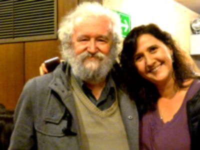 El sociólogo Tomás Moulian junto a la investigadora de psicología social crítica, Prof. Isabel Piper