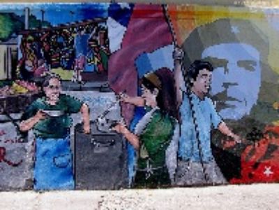 Uno de los tantos murales de la población La Victoria que representa su historia. 