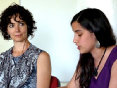 Dra. Megan Comfort junto a Tamara González Ham, socióloga de la Universidad Alberto Hurtado e integrante del Núcleo de Sociología del Cuerpo y las Emociones.