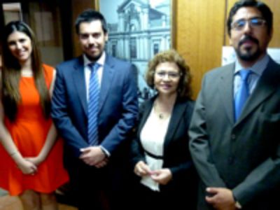 Unidad de Gestión Central de la Universidad de Chile, Elba Rivera, Directora de Recursos Humanos de la Universidad de Chile, y la Directora de Extensión FACSO, Catalina Pavez, jun