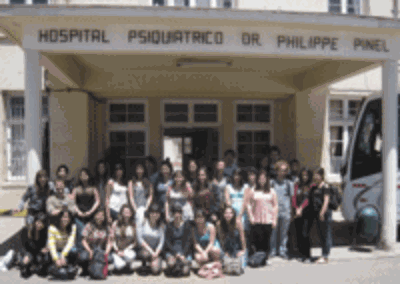 Los estudiantes en el Hospital Psiquiátrico Dr. Philippe Pinel 