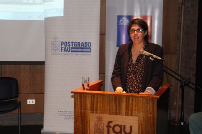 Carolina Cerda, co-autora del artículo "Mujeres (re)planteando(se) un territorio en crisis", en la revista Territorio FAU.