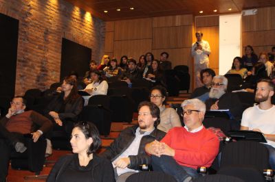 Autoridades, académicos y estudiantes fueron al encuentro del invitado internacional.