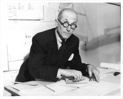 Charles-Édouard Jeanneret-Gris, más conocido como Le Corbusier, es uno de los arquitectos más influyentes del siglo XX.