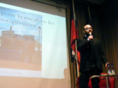 Académico Rodrigo Booth en conferencia de Catherine Bertho Lavenir