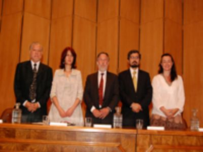 Vicedecano Humbero Eliash, Profesora Pilar Barba, Decano Leopoldo Prat, Roberto La Rosa Hernández, y profesora Gabriela Manzi