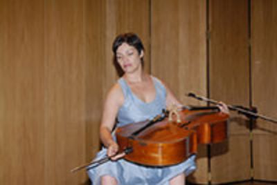 La música estuvo a cargo de la connotada violonchelista Ángela Acuña.
