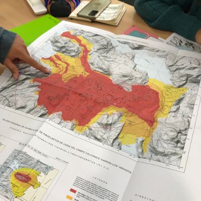 El último mapa de peligros del Campo Volcánico Carrán-Los Venados fue publicado en 2018. Una propuesta de investigación liderada por nuestro Departamento busca actualizarlo.