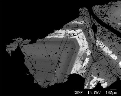 El pirocloro es el principal mineral del niobio y fue el objeto de estudio del Dr. Velásquez.