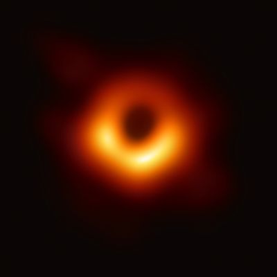 Charla Día de la Astronomía: Los misterios de los agujeros negros