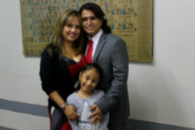 Alejandro Vargas junto a su esposa, Ana Bolena Vidarte, y su hija Gabriela.