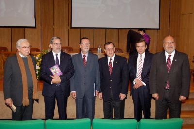 Los rectores de las universidades del CRUCH se hicieron presentes en la última cuenta pública del Rector Víctor Pérez, tras 8 años de gestión. 