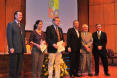 María Heloísa Rojas, Mario Hamuy, Rafael Correa, Juan Asenjo, Dante Contreras y Sergio Lavanderos fueron reconocidos por los Centros de Excelencia. 