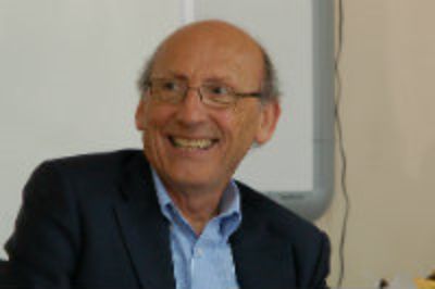El Decano de la FCFM, Prof. Francisco Brieva. 