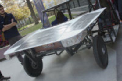 El auto solar Eolian 4, ejemplo de proyecto sustentable, desarrollado en el Centro de Energía de la FCFM. 