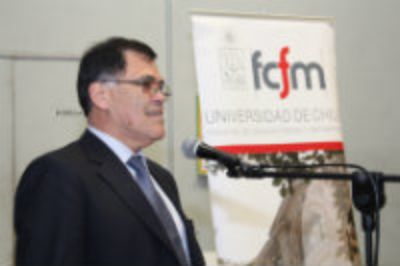 El decano de la FCFM, Prof. Patricio Aceituno.