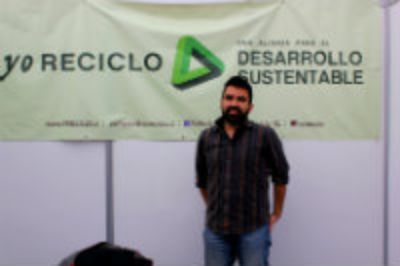 Rodrigo López, egresado del Departamento de Ingeniería Matemática y uno de los fundadores de Yo Reciclo. 