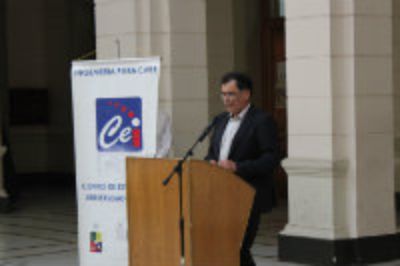 El decano de la FCFM, prof. Patricio Aceituno. 