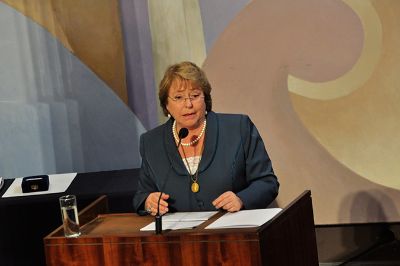 La ceremonia fue presidida por la Presidenta de la República y Patrona de la Universidad de Chile, Michelle Bachelet.
