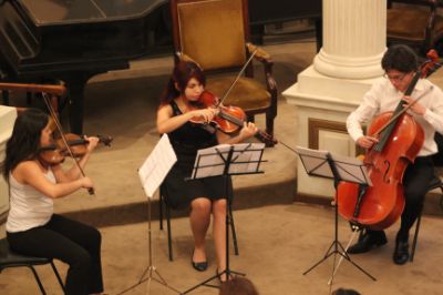 La música también estuvo presente en el acto, interpretada por estudiantes de la Universidad de Chile.