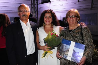 Gabriela Pedreros y sus padres. 