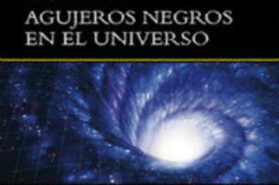 El libro "Agujeros Negros en el Universo" fue presentado en la explanada bajo el auditorio Enrique d'Etigny de la FCFM. 
